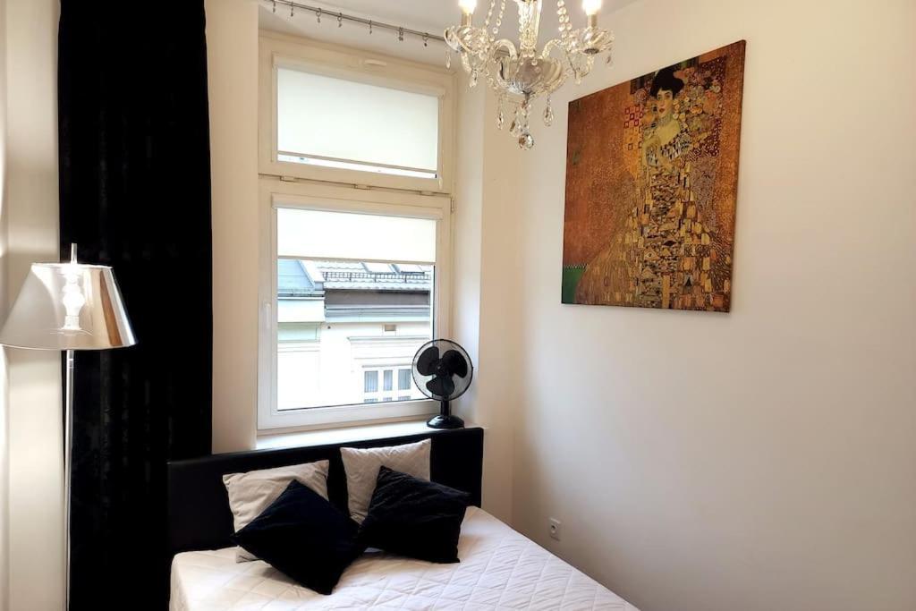 Old Town - Traugutta Street Apartment Krakow Bagian luar foto