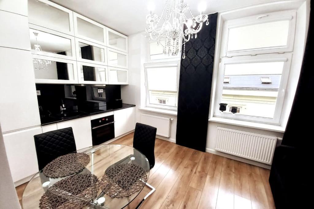 Old Town - Traugutta Street Apartment Krakow Bagian luar foto
